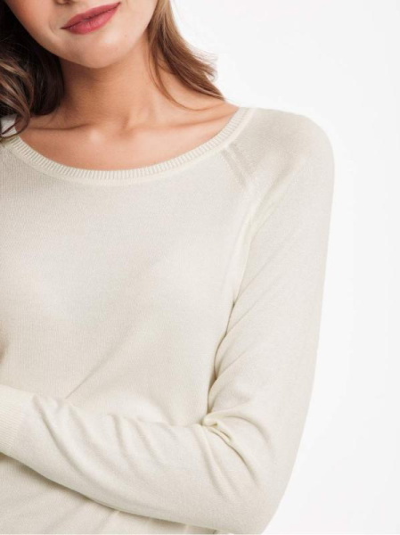 Джемпер из пряжи с вискозой премиального качества 025 Джемпер из пряжи с вискозой премиального качества 025