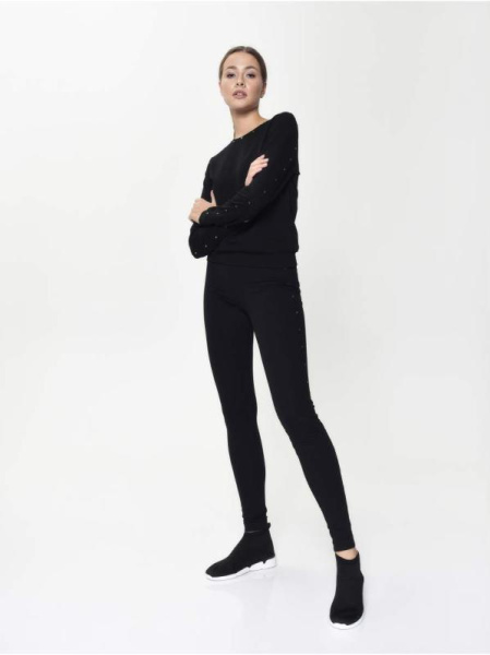 Ультракомфортный свитшот с металлическим декором LD 887 Ультракомфортный свитшот с металлическим декором LD 887