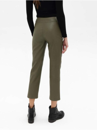 Укороченные брюки прямого кроя с высокой посадкой и напылением "под кожу" CITY CHIC || Брюки жін. CE CITY CHIC, р.164-88-94, olive Укороченные брюки прямого кроя с высокой посадкой и напылением "под кожу" CITY CHIC || Брюки жін. CE CITY CHIC, р.164-88-94, olive