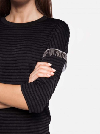 Ультрамодный фактурный джемпер с металлическим декором на рукавах 853